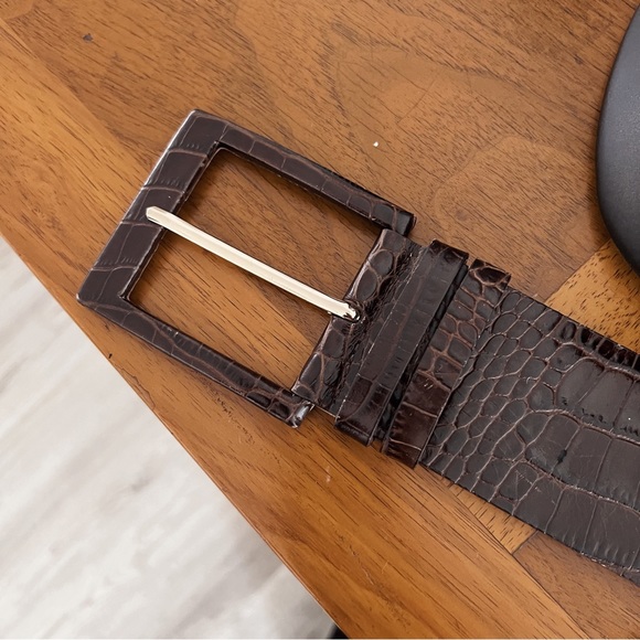 EMBOSSED 100% LEATHER BANANA REPUBLIC LEATHER BELT - Picture 8 of 10